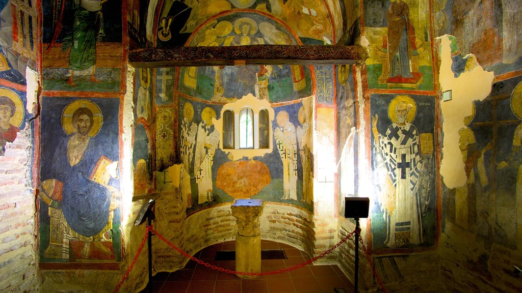 Iglesia de Boyana ofreciendo elementos religiosos, vista interna y una iglesia o catedral