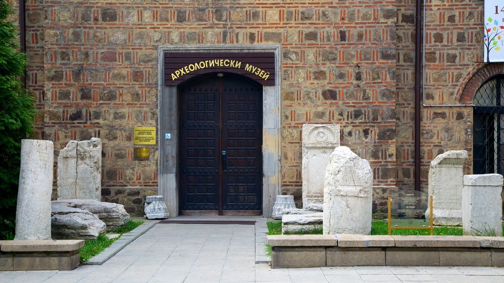 Museu Arqueológico que inclui cenas de rua