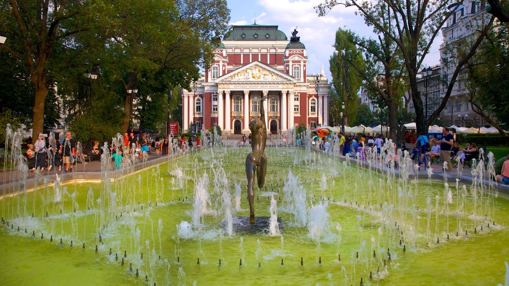 Alexander av Bulgariens torg som visar ett torg och en fontän såväl som en stor grupp av människor