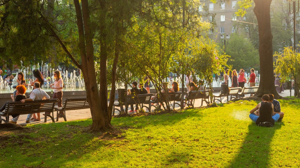 Prince Alexander of Battenberg Square showing a garden as well as a large group of people