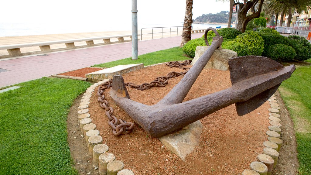 Lloret de Mar Beach showing a monument