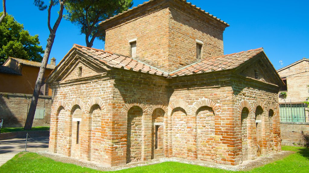 Mausoléu de Galla Placidia mostrando elementos de patrimônio e arquitetura de patrimônio