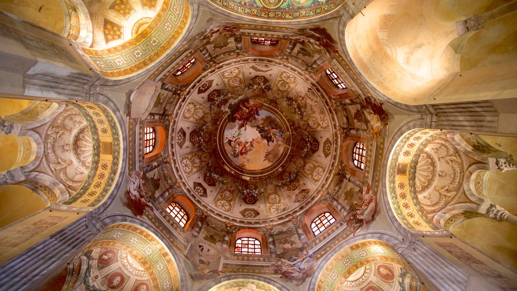 Basílica de San Vitale caracterizando uma igreja ou catedral, vistas internas e arquitetura de patrimônio