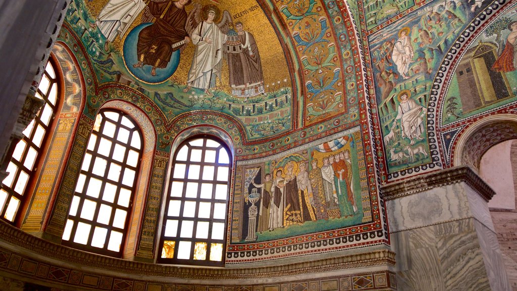 Basílica de San Vitale ofreciendo una iglesia o catedral, vistas interiores y aspectos religiosos