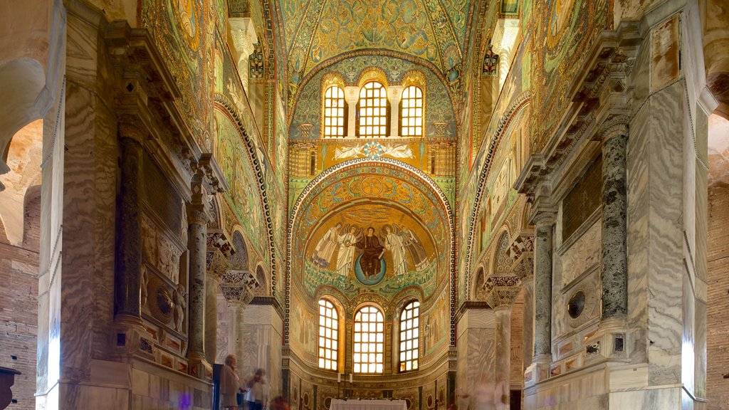 Basílica de San Vitale que inclui aspectos religiosos, vistas internas e arquitetura de patrimônio