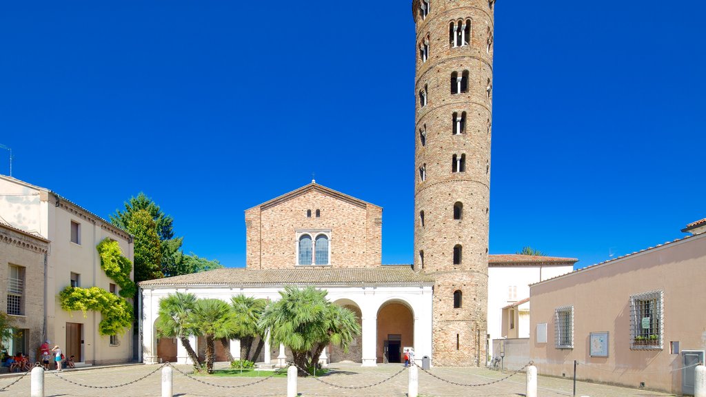 Basilica of Sant\' Apollinare Nuovo featuring street scenes and heritage elements