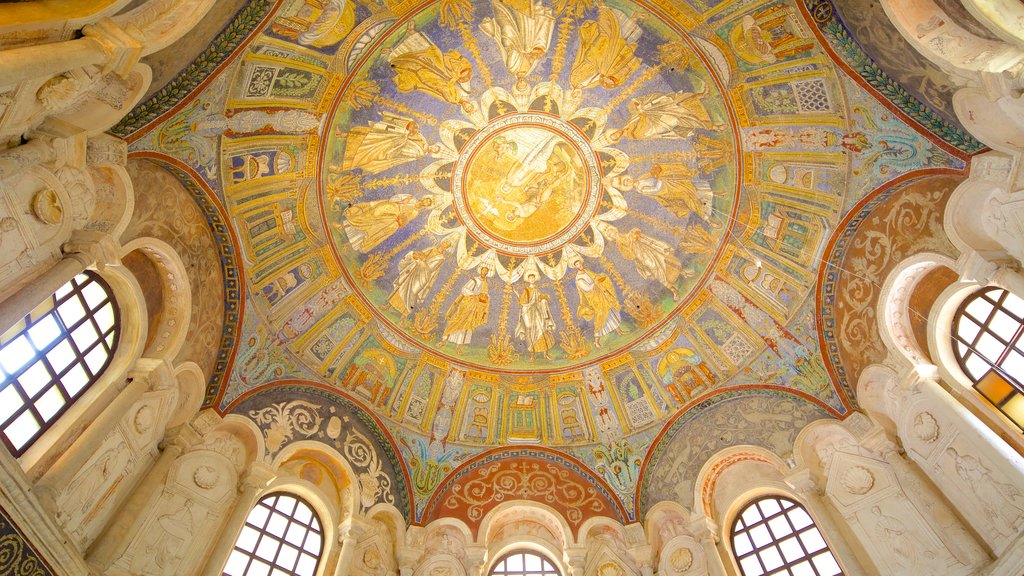 Baptisterio de Neon mostrando vista interna, una iglesia o catedral y elementos religiosos