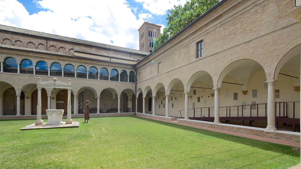 Museo Dantesco che include piazza