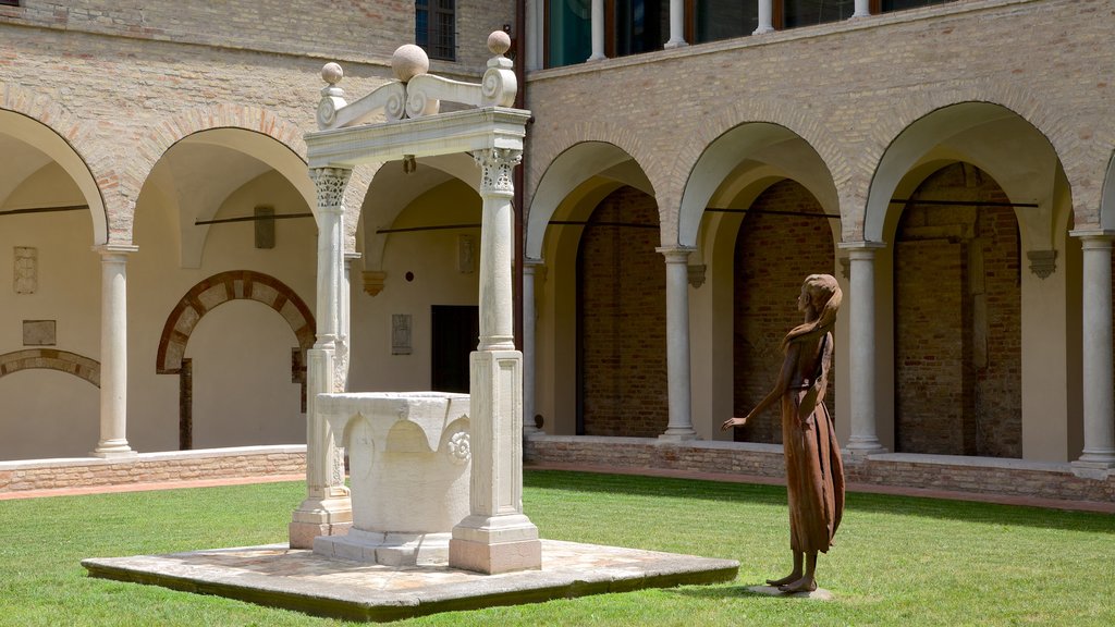 Museo Dantés mostrando arte al aire libre y una plaza