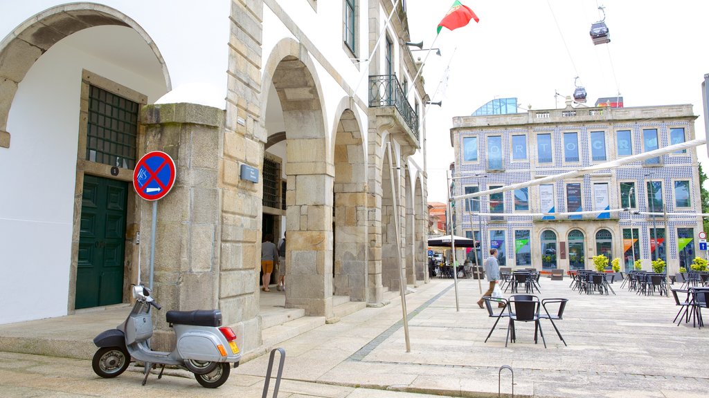 Sandeman Cellars ofreciendo una plaza y arquitectura patrimonial