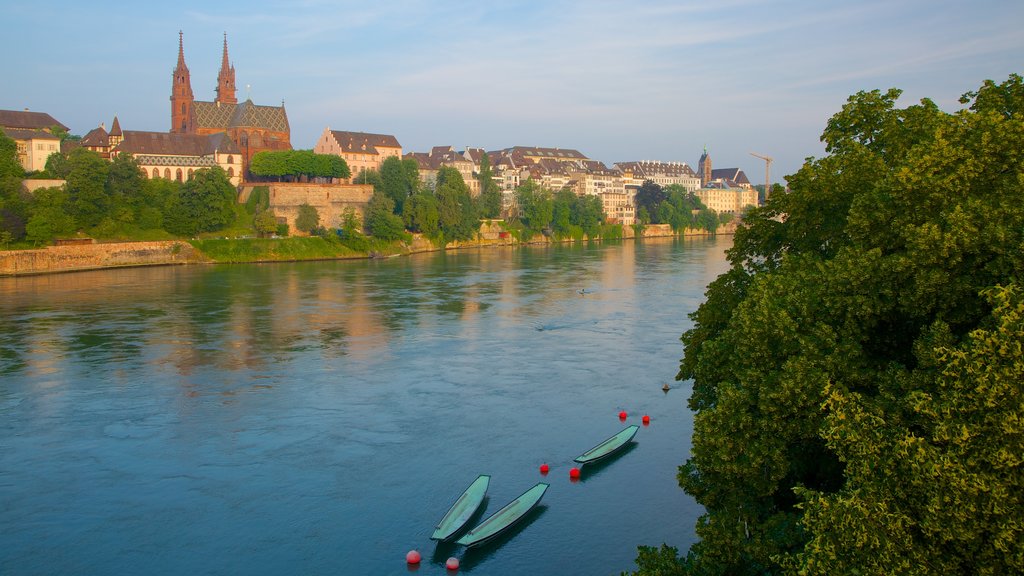 Bâle mettant en vedette rivière ou ruisseau