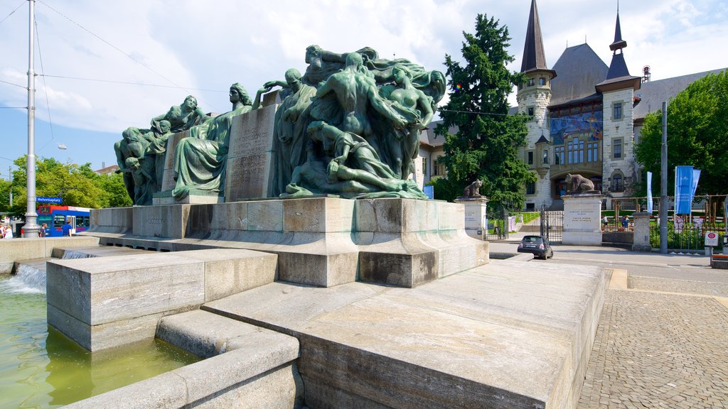 Museo de Historia de Berna mostrando una estatua o escultura, un estanque y arte al aire libre