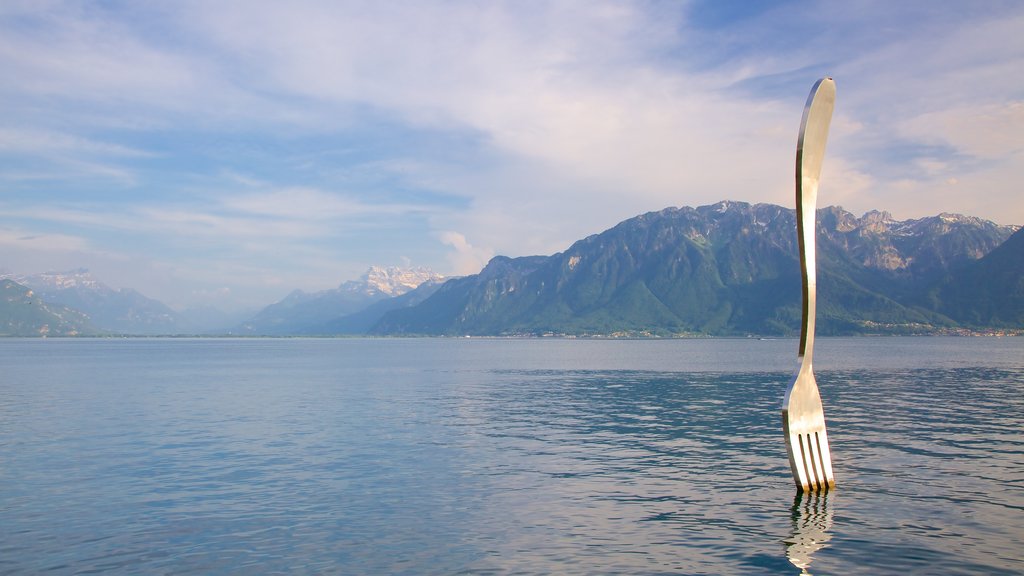 Vevey mostrando un lago o espejo de agua y arte al aire libre