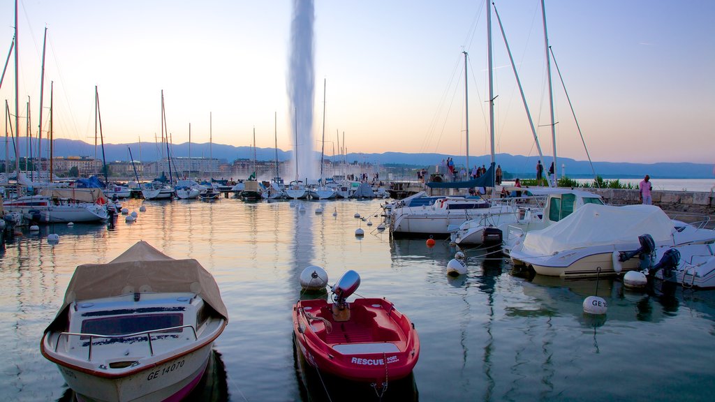 Fuente Jet d\'Eau ofreciendo paseos en lancha, una marina y una fuente