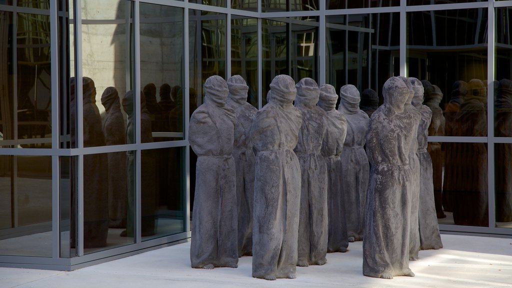 Det internasjonale museet for Røde kors og Røde halvmåne som inkluderer statue eller skulptur