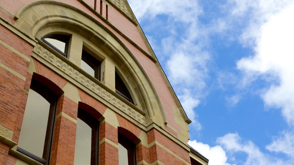 Truro toont historische architectuur