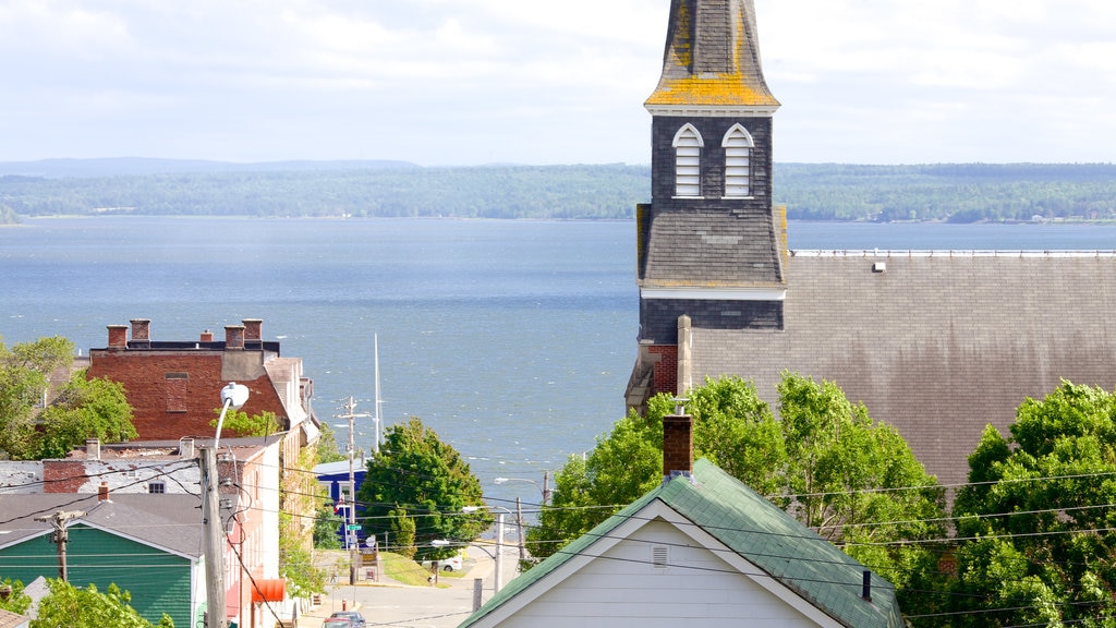 Pictou showing landscape views and general coastal views