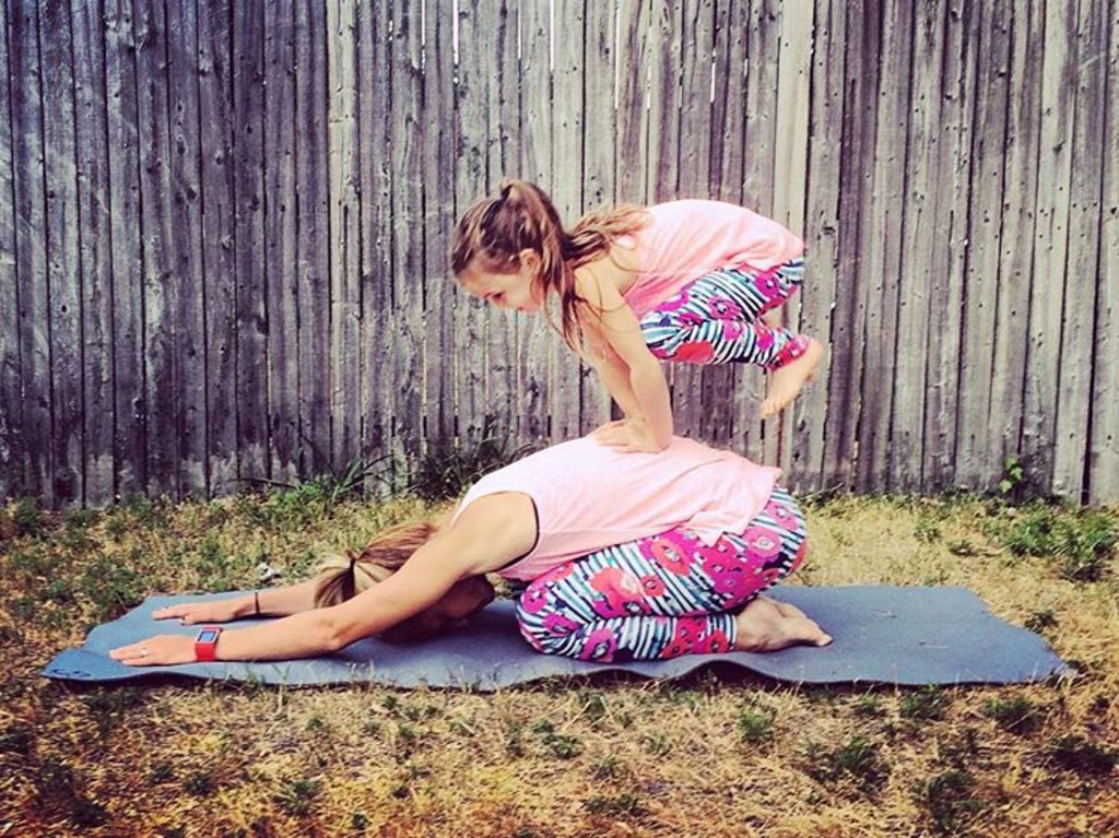 Acro yoga (© Heather Barbalinardo)