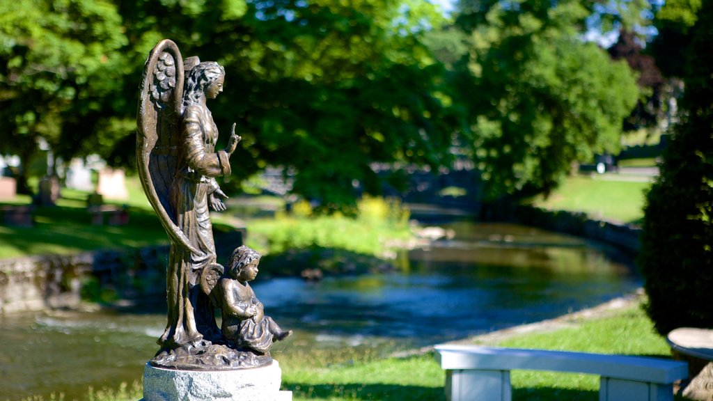 Forest Lawn Cemetery showing a statue or sculpture