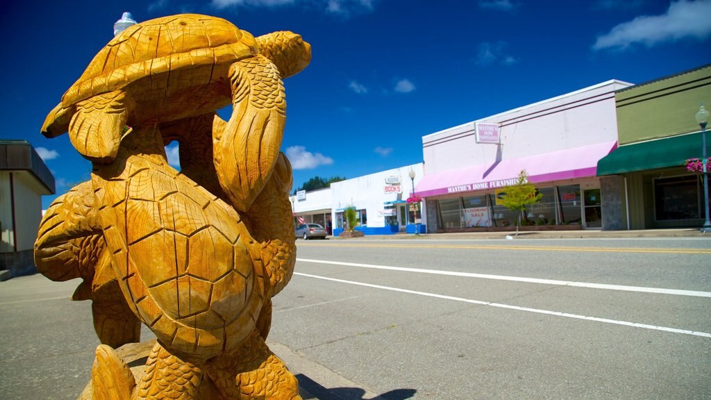 Reedsport which includes street scenes and a statue or sculpture