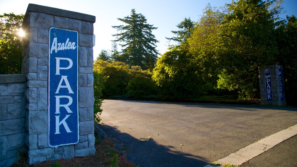 Azalea Park featuring signage