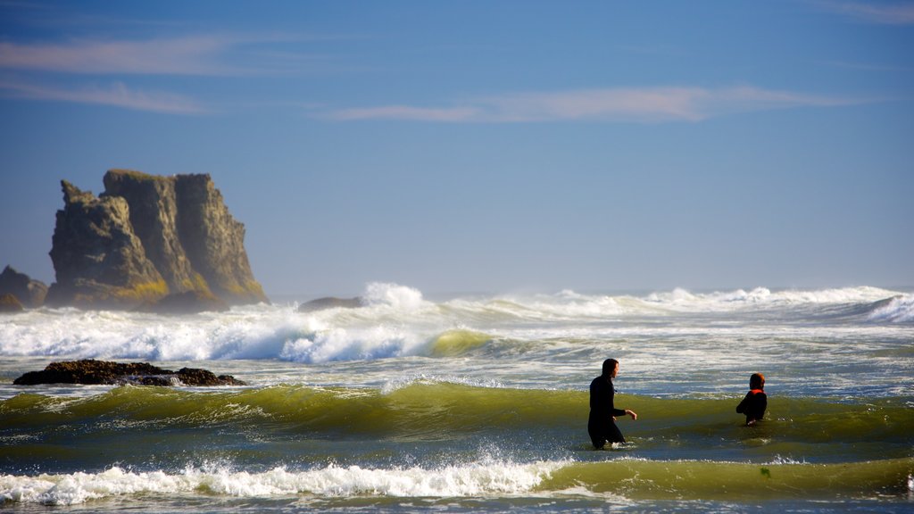 Pantai Bandon menampilkan pemandangan umum pantai