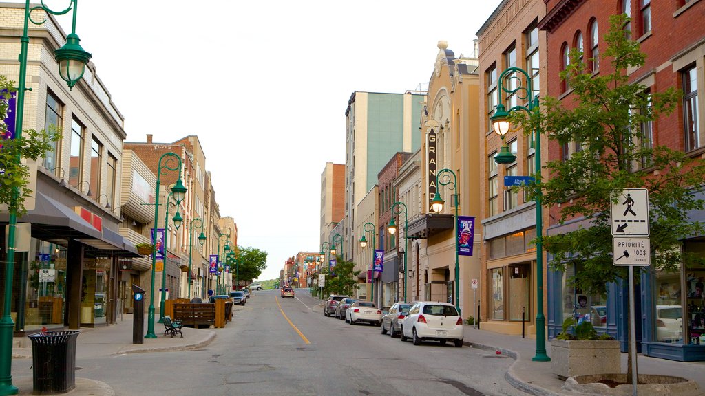 Sherbrooke mettant en vedette scènes de rue