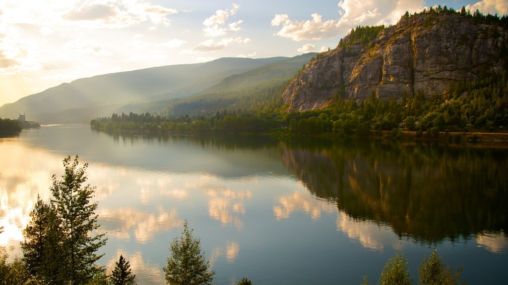 Castlegar que inclui um lago ou charco