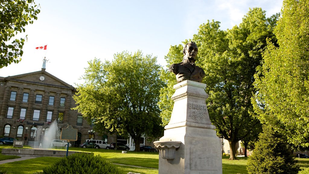 Brockville que incluye arquitectura patrimonial y un monumento