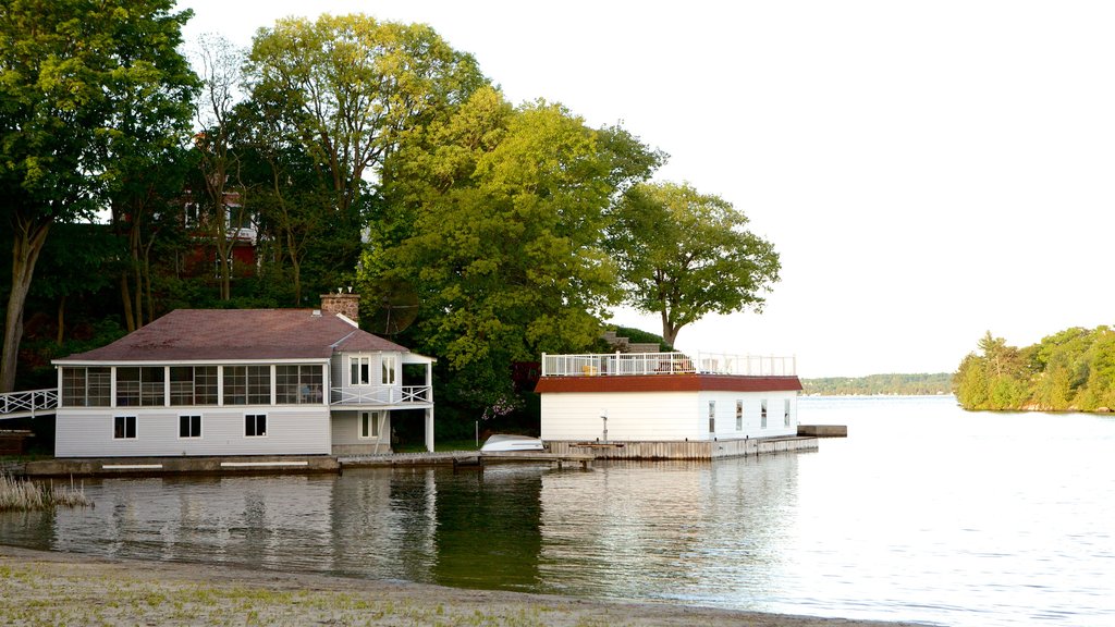 Brockville ofreciendo un río o arroyo