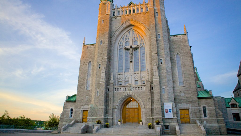 Sherbrooke showing heritage architecture, a church or cathedral and religious elements