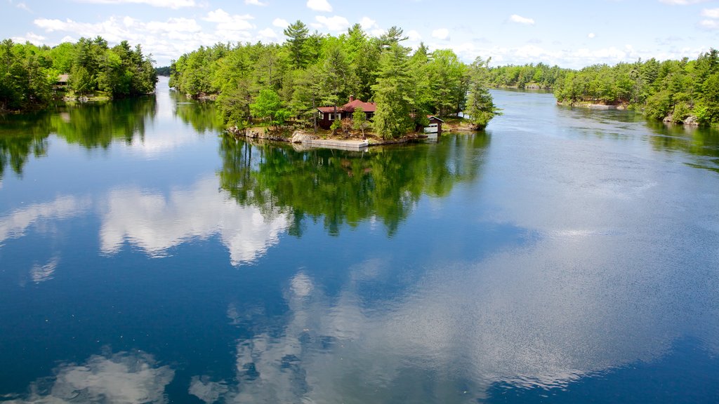 St. Lawrence Islands National Park showing a lake or waterhole