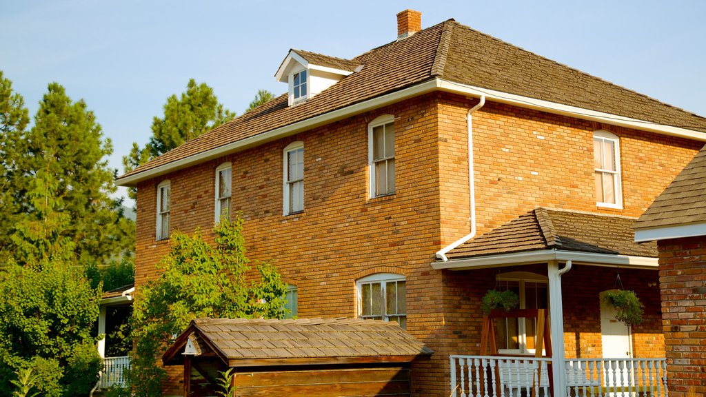 Doukhobor Discovery Centre showing a house