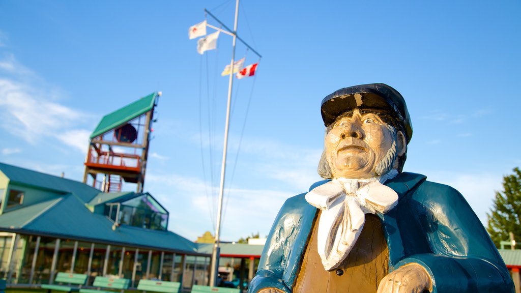 Port Alberni inclusief een standbeeld of beeldhouwwerk