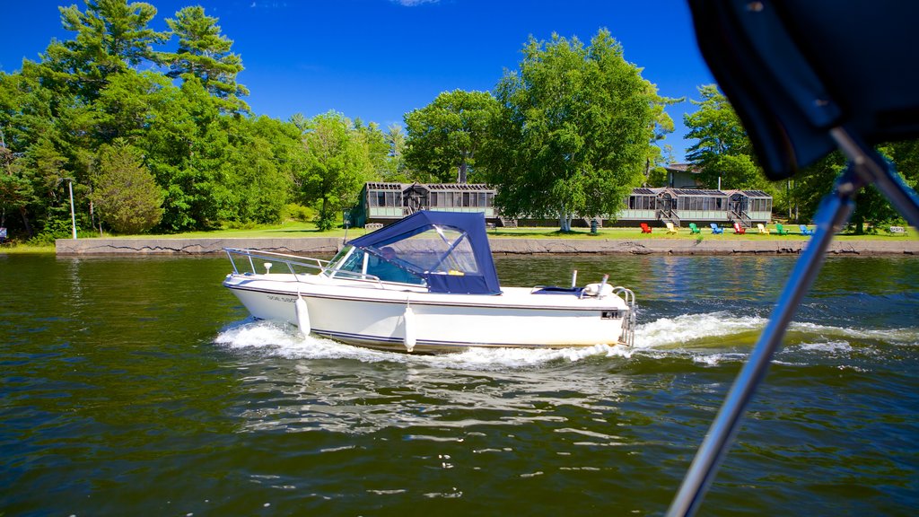 Honey Harbour showing boating