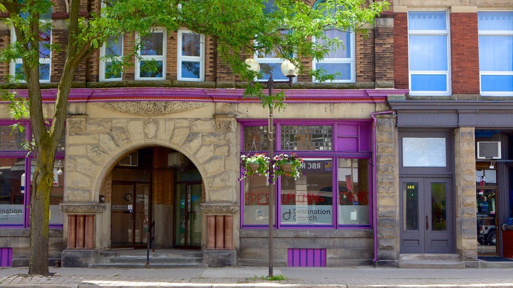 St. Thomas showing heritage architecture and street scenes