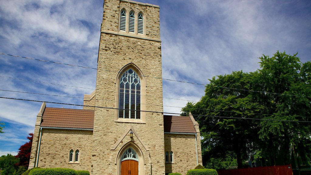 St. Thomas showing heritage architecture