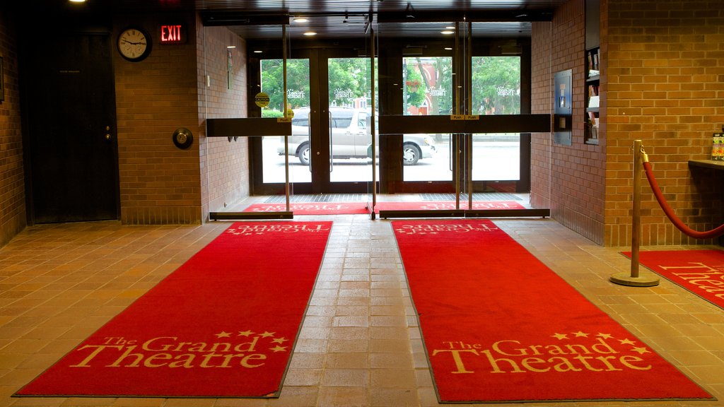 Grand Theatre que incluye vistas interiores y escenas de teatro