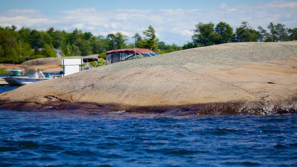 อุทยานแห่งชาติ Georgian Bay Islands แสดง ชายฝั่งขรุขระ