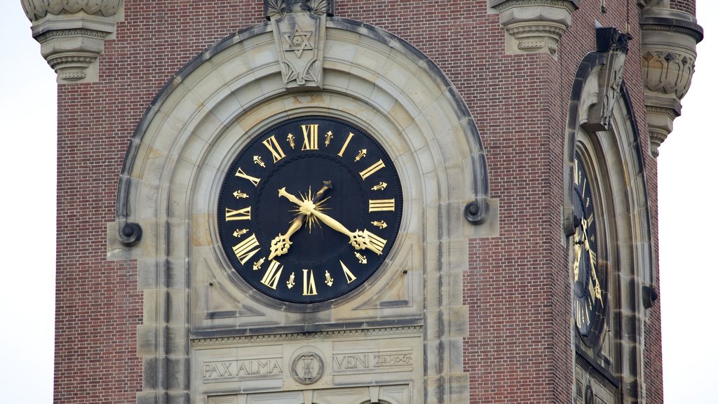 Peace Palace which includes heritage architecture and a castle