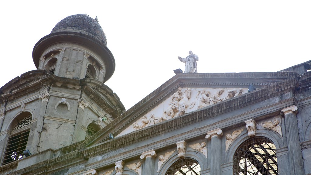 Managua-katedralen som omfatter historiske bygningsværker, religiøse aspekter og en kirke eller en katedral