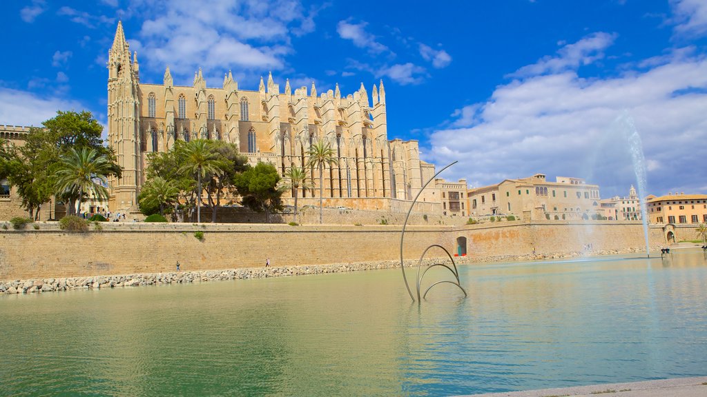 Parc de La Mar which includes a church or cathedral and heritage architecture