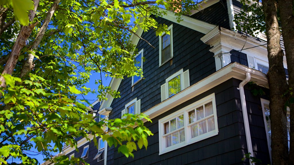 Baddeck showing a house