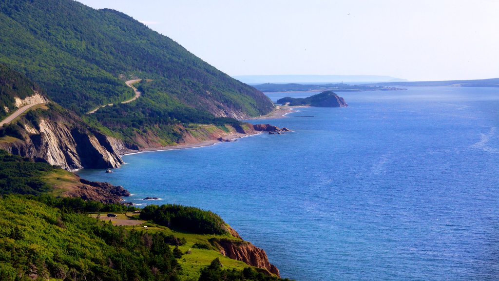 Nationaal park Cape Breton Highlands bevat rotsachtige kustlijn