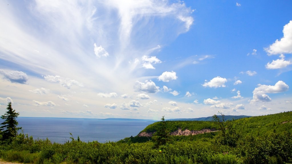 Cape Smokey caracterizando paisagens litorâneas e florestas