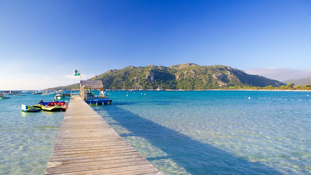 Praia de Santa Giulia mostrando paisagens litorâneas