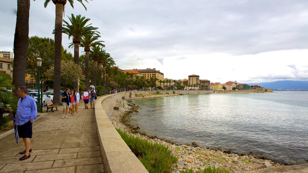 Plage Saint-Francois montrant une plage de galets