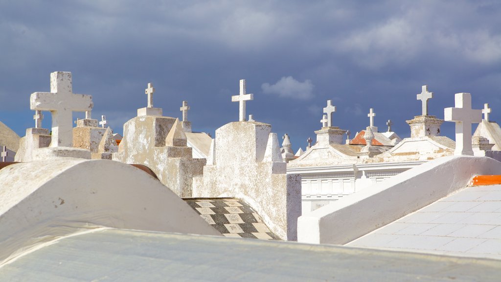 Cimetiere Marin , Bonifacio, Francia ofreciendo un cementerio