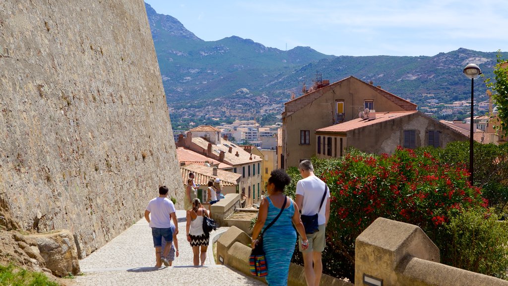 Chapelle de Notre Dame de la Serra which includes heritage architecture