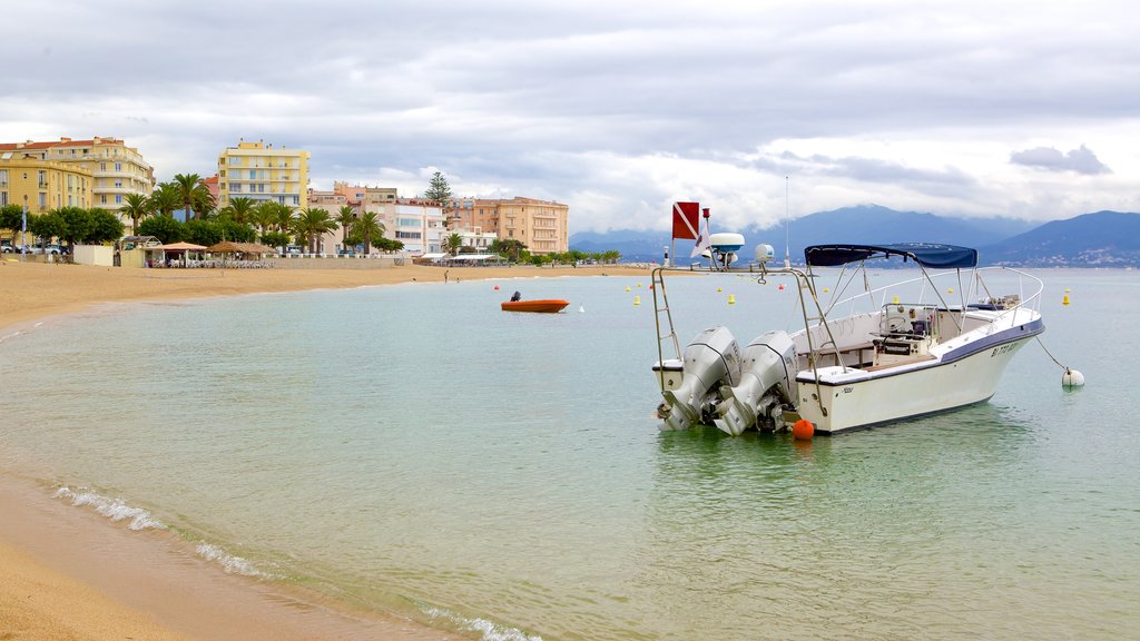 Playa de Trottel que incluye una playa, vistas generales de la costa y una ciudad costera